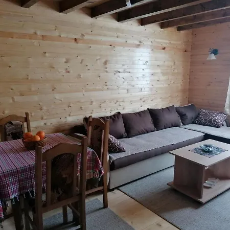 Vikendica Ines * Nova Varos